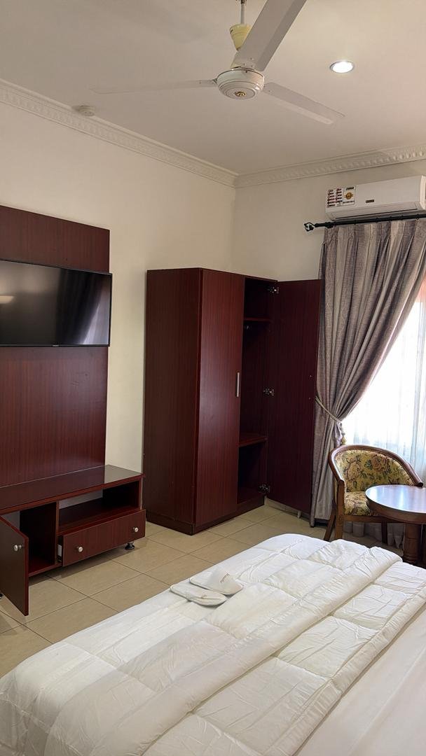 Room image 5